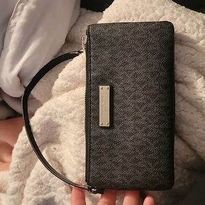 Michael kors wristle black